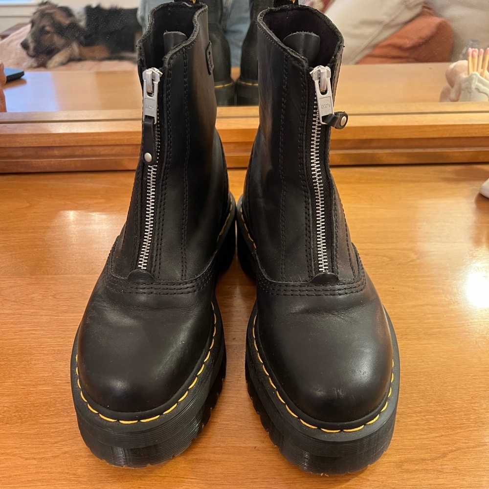DR MARTENS Jetta Sendal leather platform boot! Zip front! Never worn! Size 9